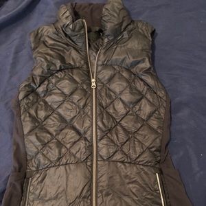 Black lululemon vest size 8